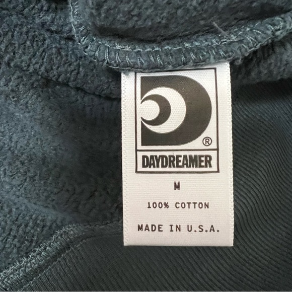 Daydreamer Guitar Shop Shrunken
Crew cropped sweatshirt size Medium - Picture 9 of 11